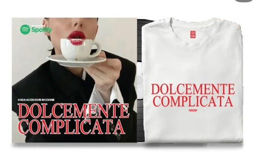 T-SHIRT DOLCEMENTE COMPLICATA